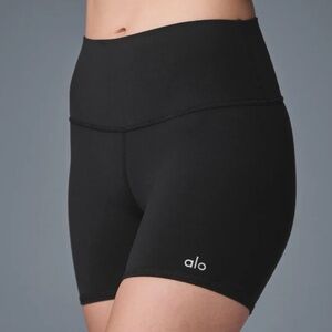Alo Yoga 5” Airbrush High-Waist Biker Short Black (Size S)
